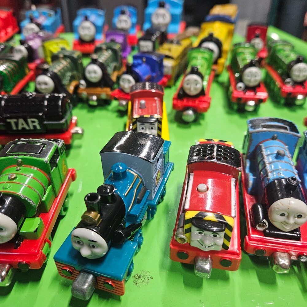 HUGE LOT of 77 Thomas and Friends Trains - Picture 7 of 16